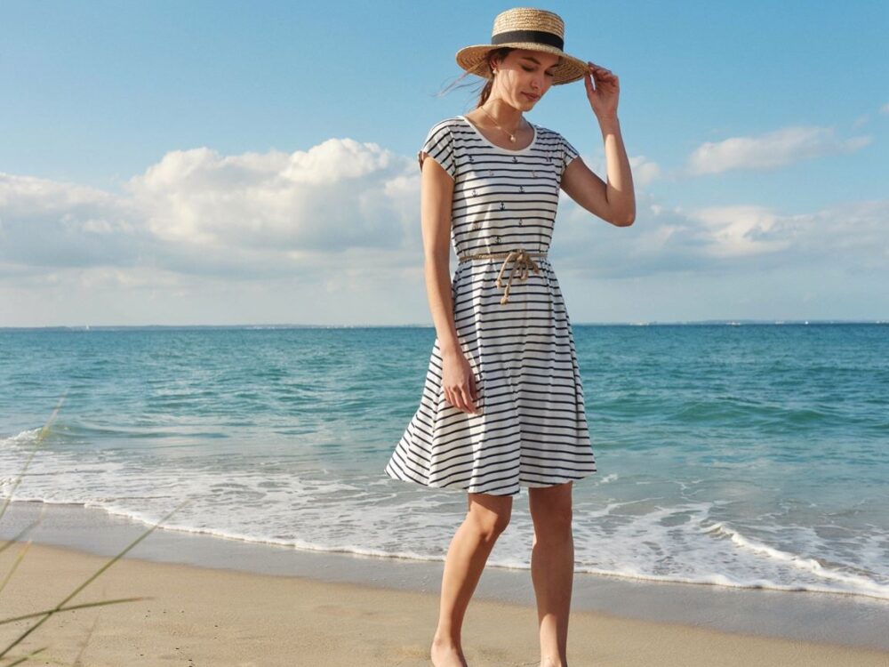 look plażowy w paski